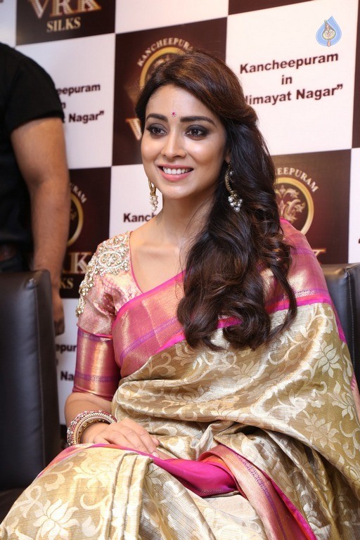 Shriya Latest Pix - 22 / 28 photos