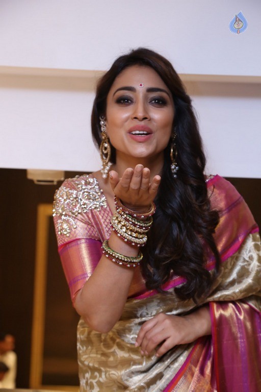 Shriya Latest Pix - 24 / 28 photos