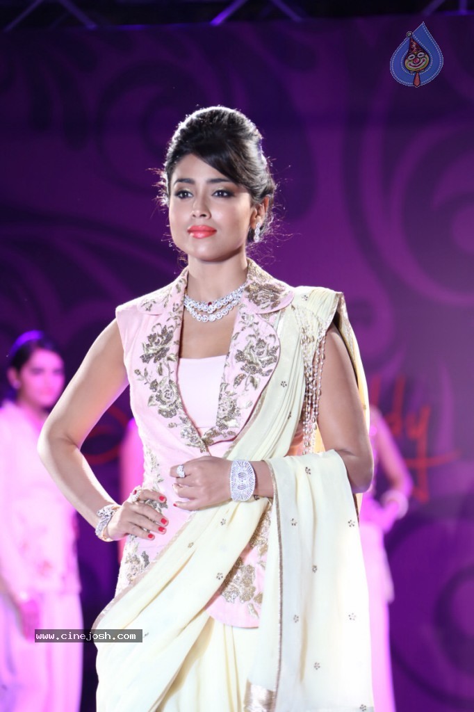 Shriya Latest Stills - 23 / 58 photos