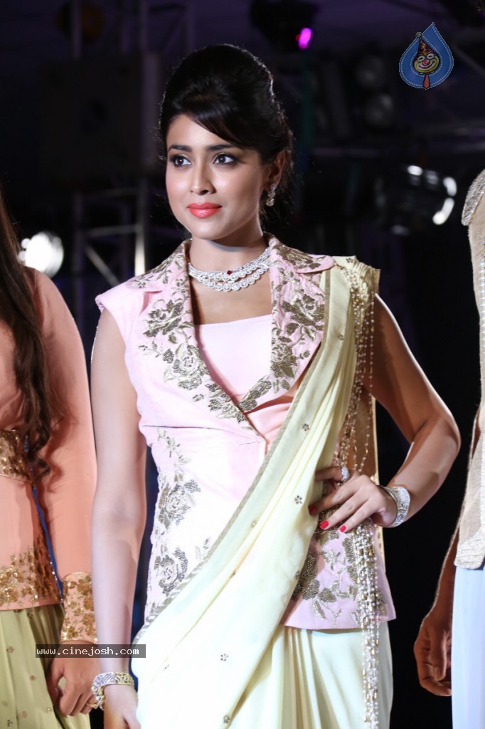 Shriya Latest Stills - 25 / 58 photos