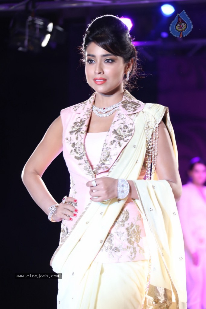 Shriya Latest Stills - 35 / 58 photos