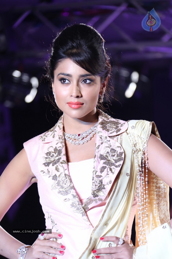 Shriya Latest Stills - 48 / 58 photos