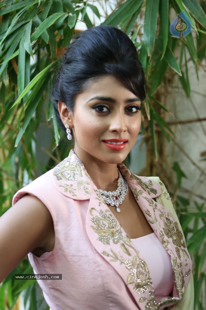 Shriya Latest Stills - 54 / 58 photos