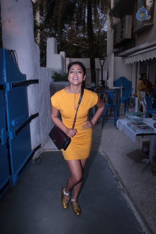 Shriya New Photos - 9 / 26 photos