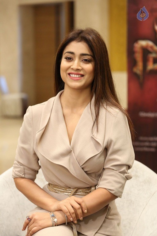 Shriya New Pics - 25 / 42 photos