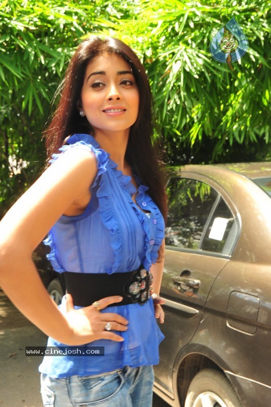 Shriya New Stills - 43 / 61 photos