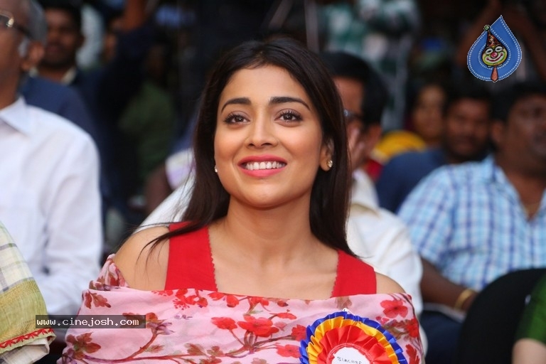 Shriya Saran Images - 10 / 15 photos