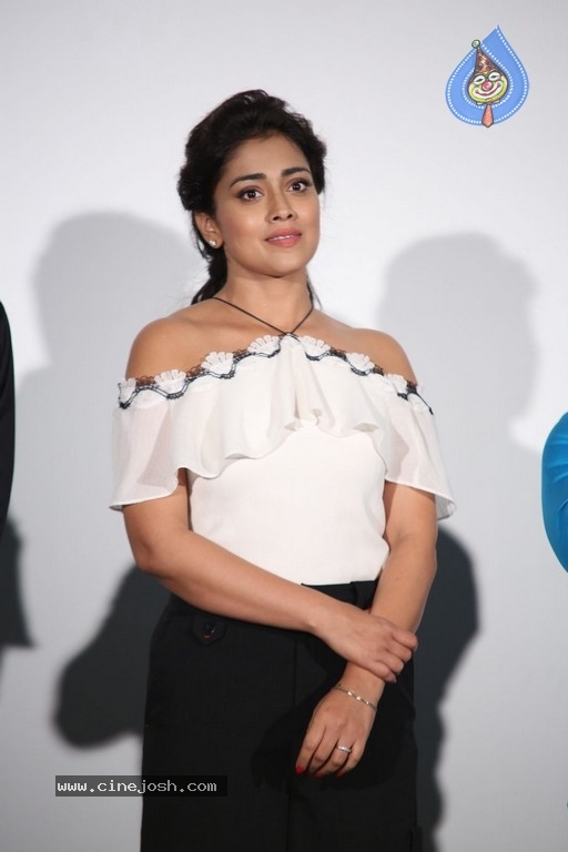 Shriya Saran Pictures - 15 / 15 photos