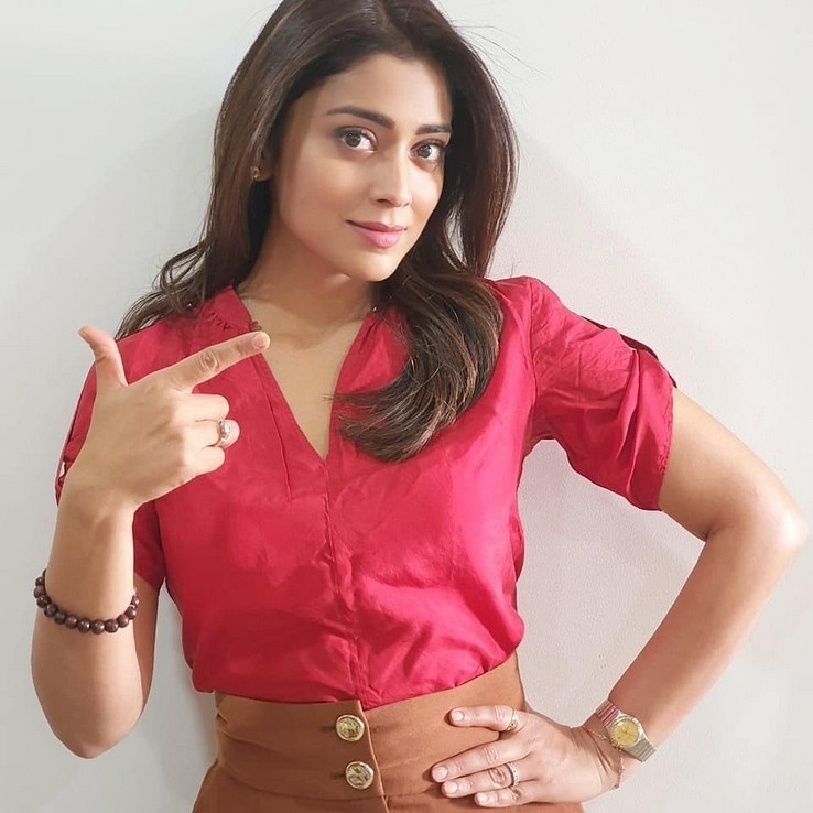 Shriya Saran Stills - 7 / 10 photos