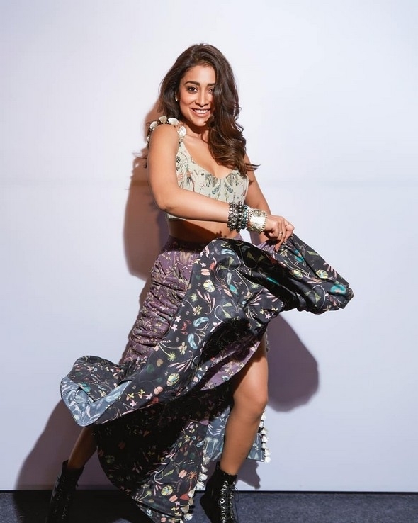 Shriya Saran Stills - 10 / 10 photos