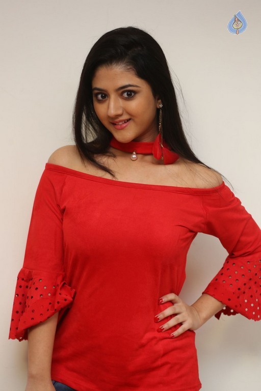 Shriya Sharma Gallery - 28 / 42 photos