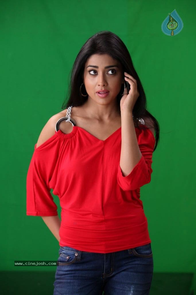 Shriya Latest Stills - 25 / 46 photos