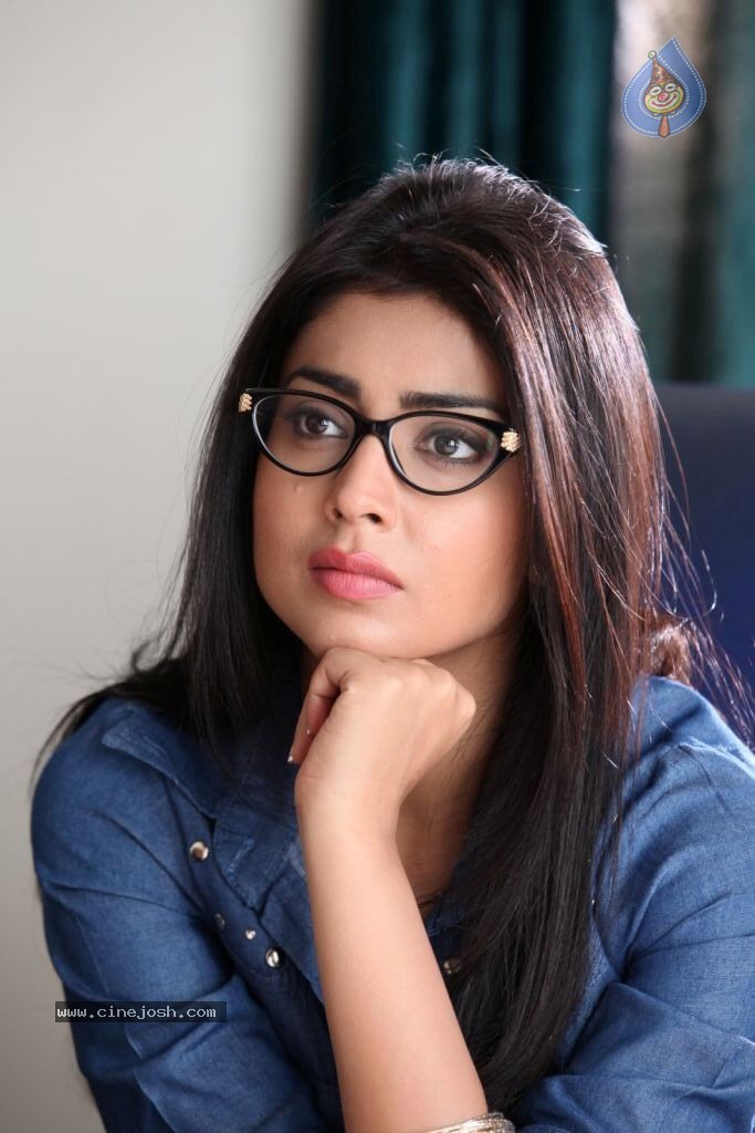 Shriya Latest Stills - 29 / 46 photos