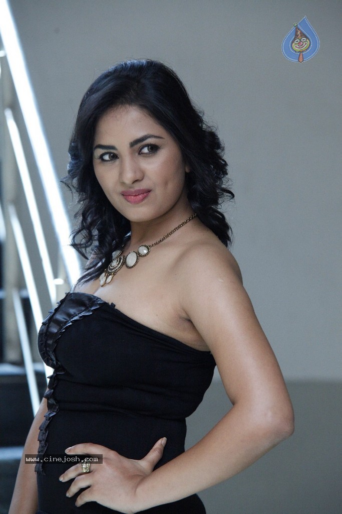 Shrusti New Photos - 18 / 130 photos