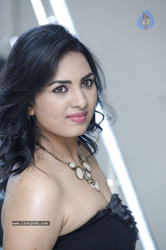 Shrusti New Photos - 24 / 130 photos