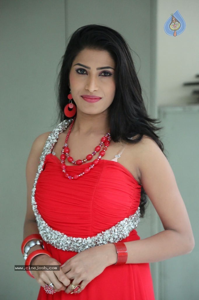 Shruthi Photos - 35 / 67 photos