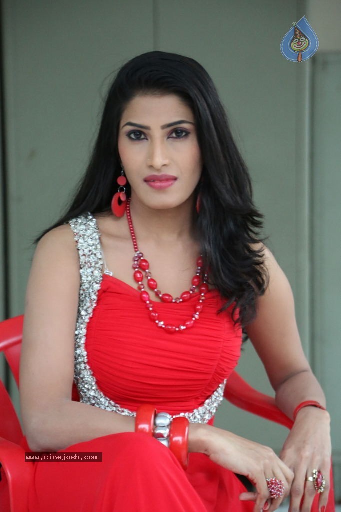 Shruthi Photos - 51 / 67 photos