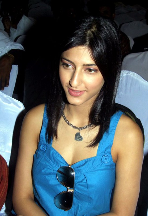 Shruthi Hasan - 3 / 22 photos