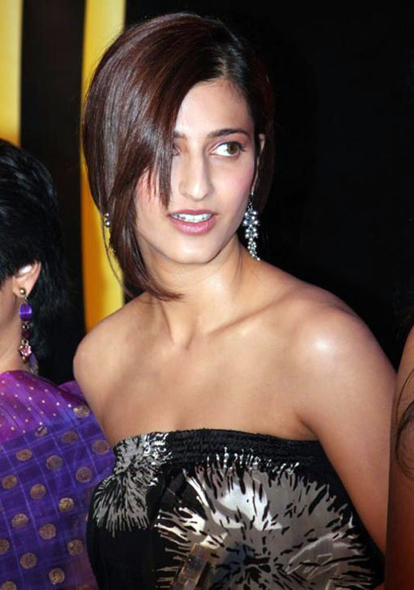 Shruthi Hasan - 7 / 22 photos