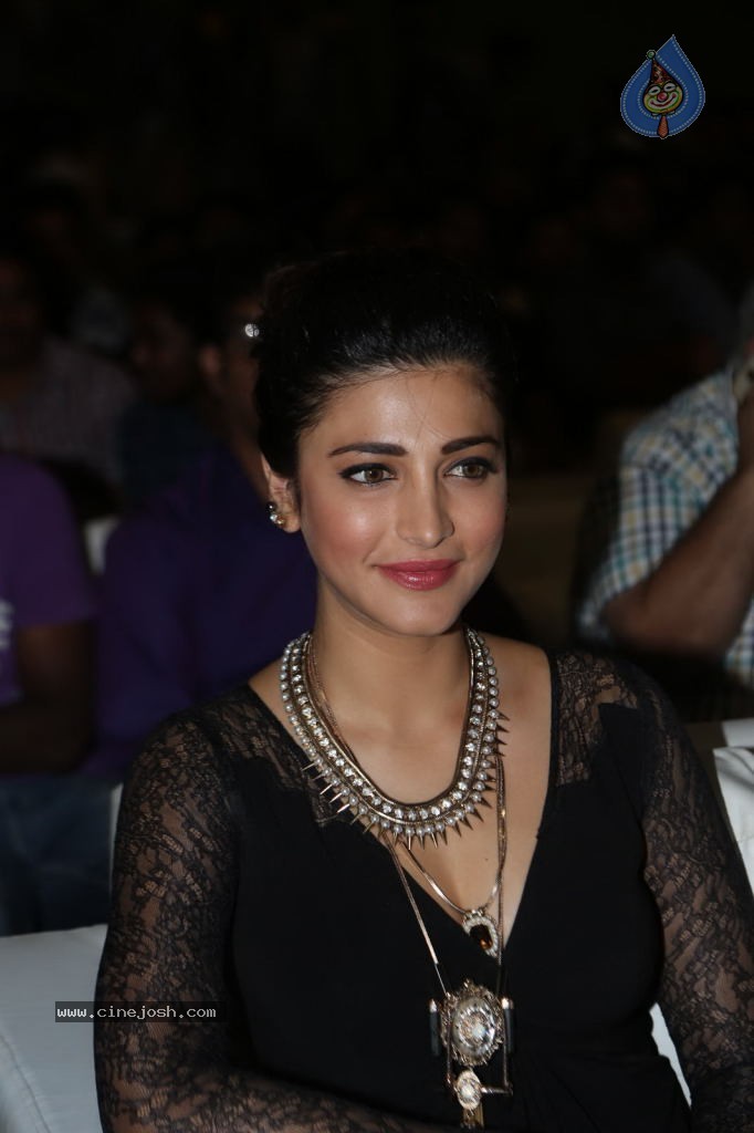 Shruti Haasan At Race Gurram Success Meet Photo 47 Of 104 8743