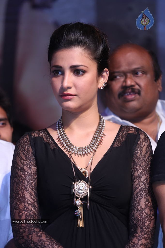 Shruti Haasan At Race Gurram Success Meet Photo 52 Of 104 1357