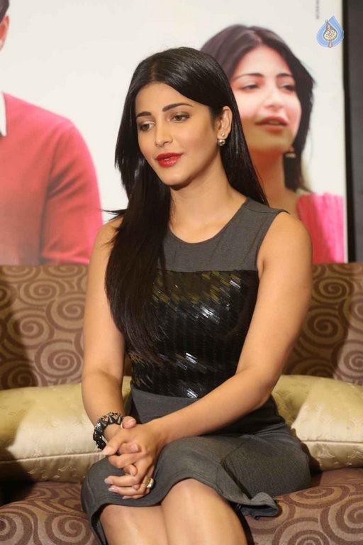 Shruti Haasan Photos - 2 / 31 photos