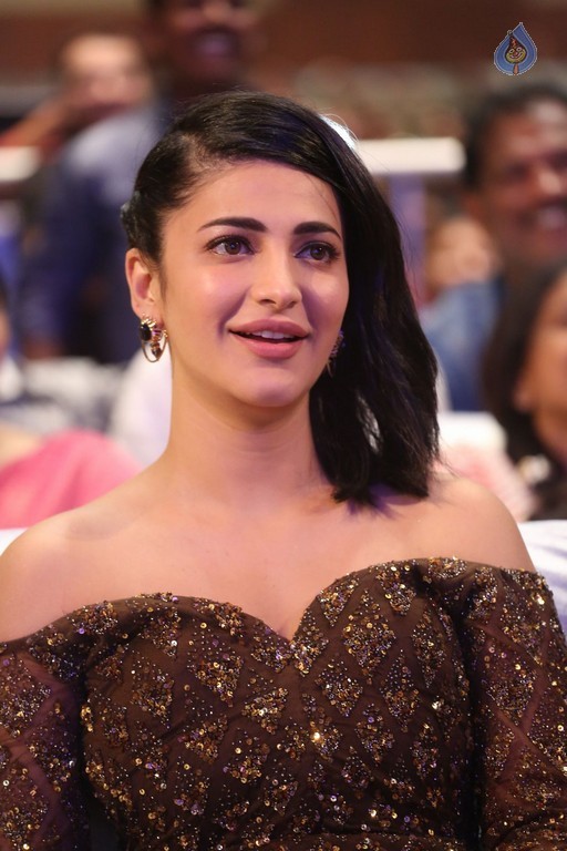 Shruti Haasan Photos - 12 / 53 photos