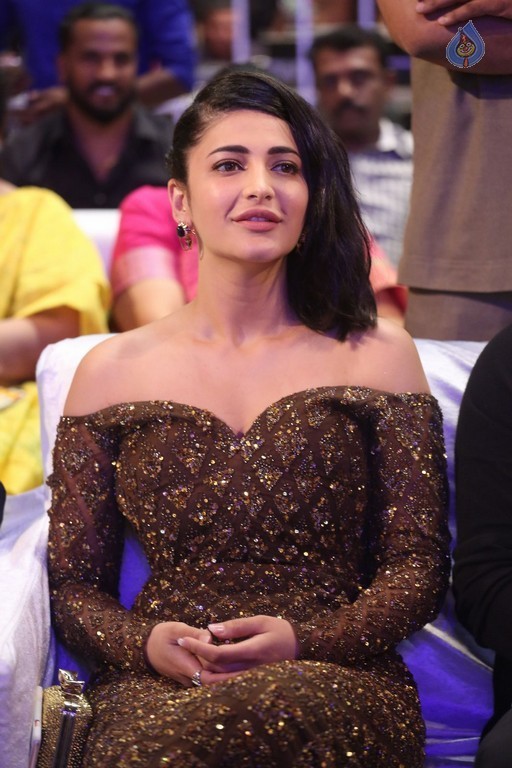 Shruti Haasan Photos - 18 / 53 photos