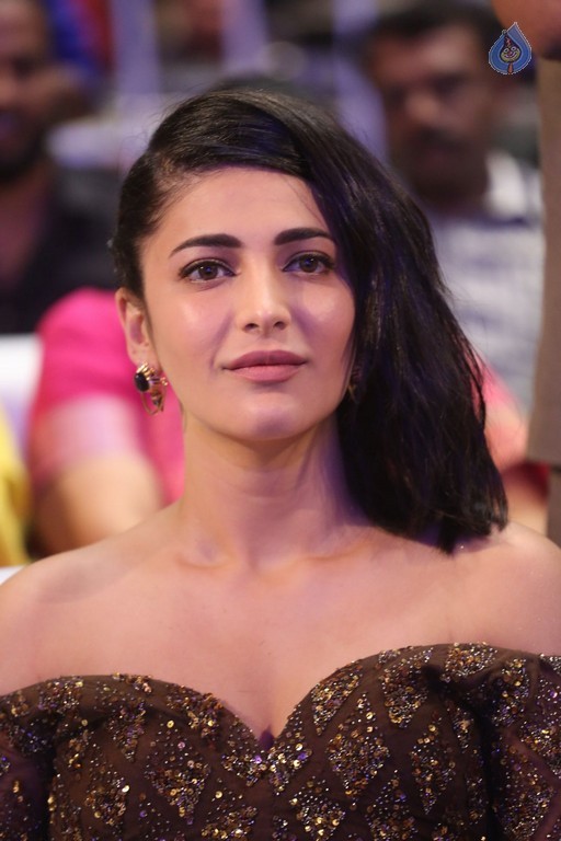 Shruti Haasan Photos - 24 / 53 photos