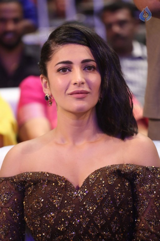 Shruti Haasan Photos - 31 / 53 photos