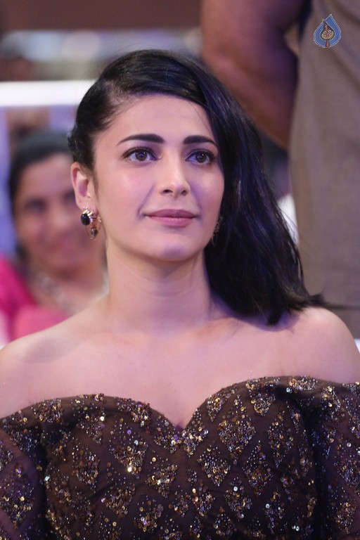 Shruti Haasan Photos - 38 / 53 photos