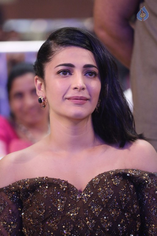 Shruti Haasan Photos - 41 / 53 photos