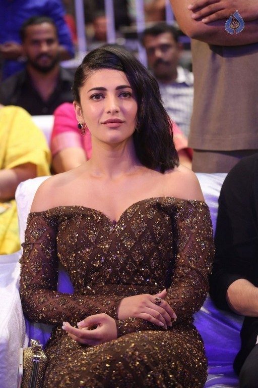 Shruti Haasan Photos - 52 / 53 photos