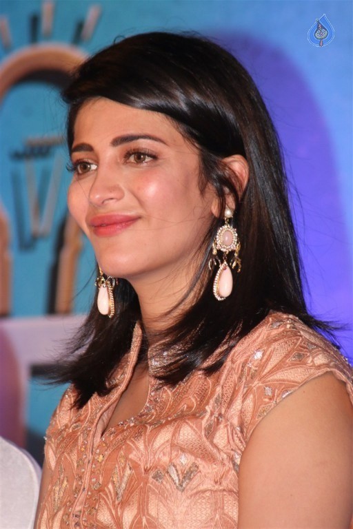 Shruti Haasan Photos - 5 / 21 photos