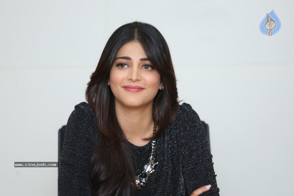 Shruti Haasan Stills - 25 / 123 photos