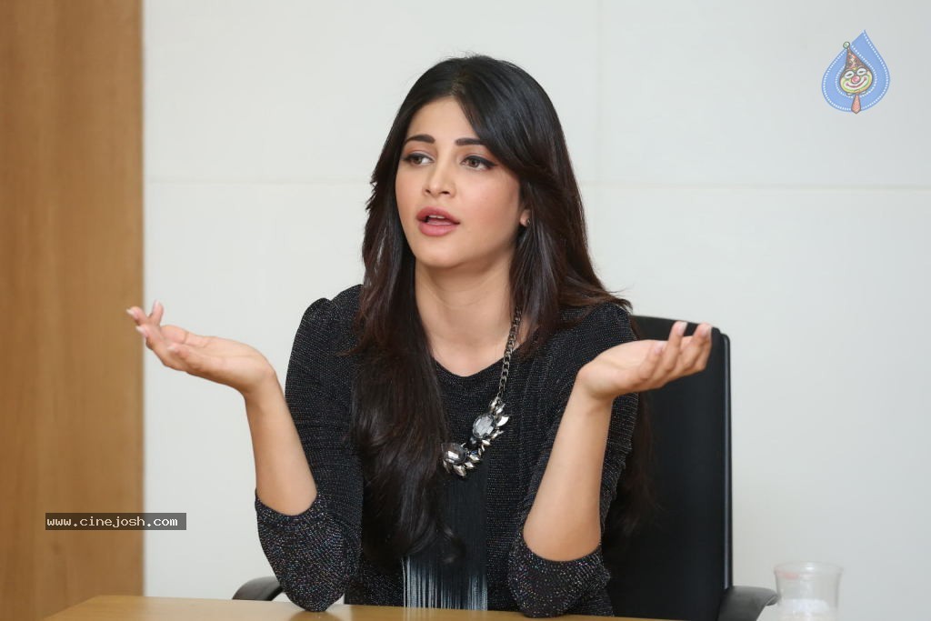 Shruti Haasan Stills - 27 / 123 photos