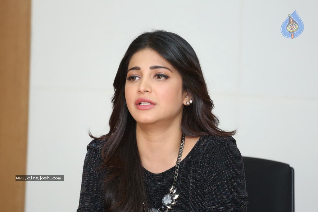 Shruti Haasan Stills - 35 / 123 photos