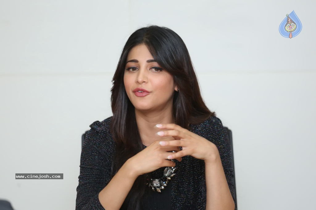 Shruti Haasan Stills - 48 / 123 photos