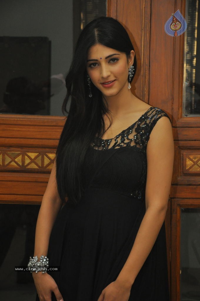 Shruti Hassan Photos - 11 / 52 photos