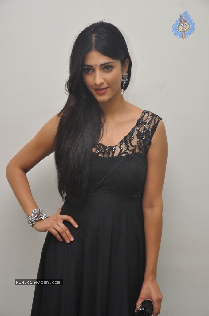 Shruti Hassan Photos - 25 / 52 photos