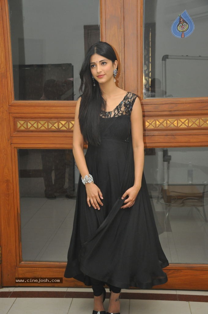 Shruti Hassan Photos - 27 / 52 photos