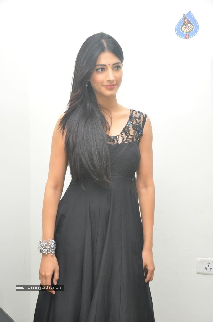 Shruti Hassan Photos - 30 / 52 photos