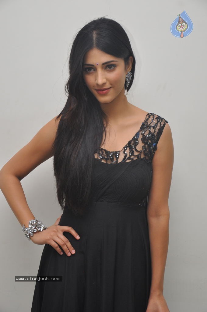 Shruti Hassan Photos - 37 / 52 photos