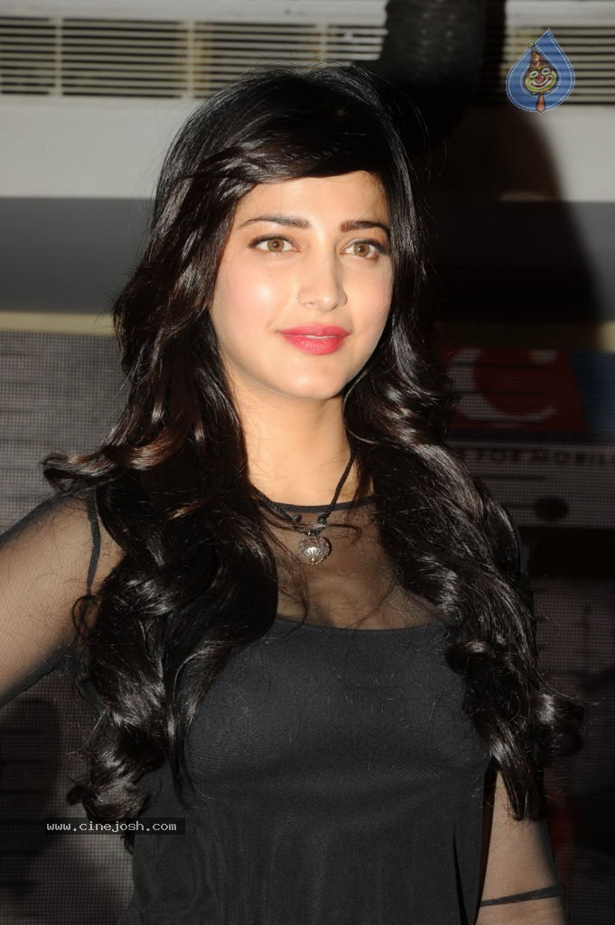 Shruti Hassan Pics - 1 / 55 photos