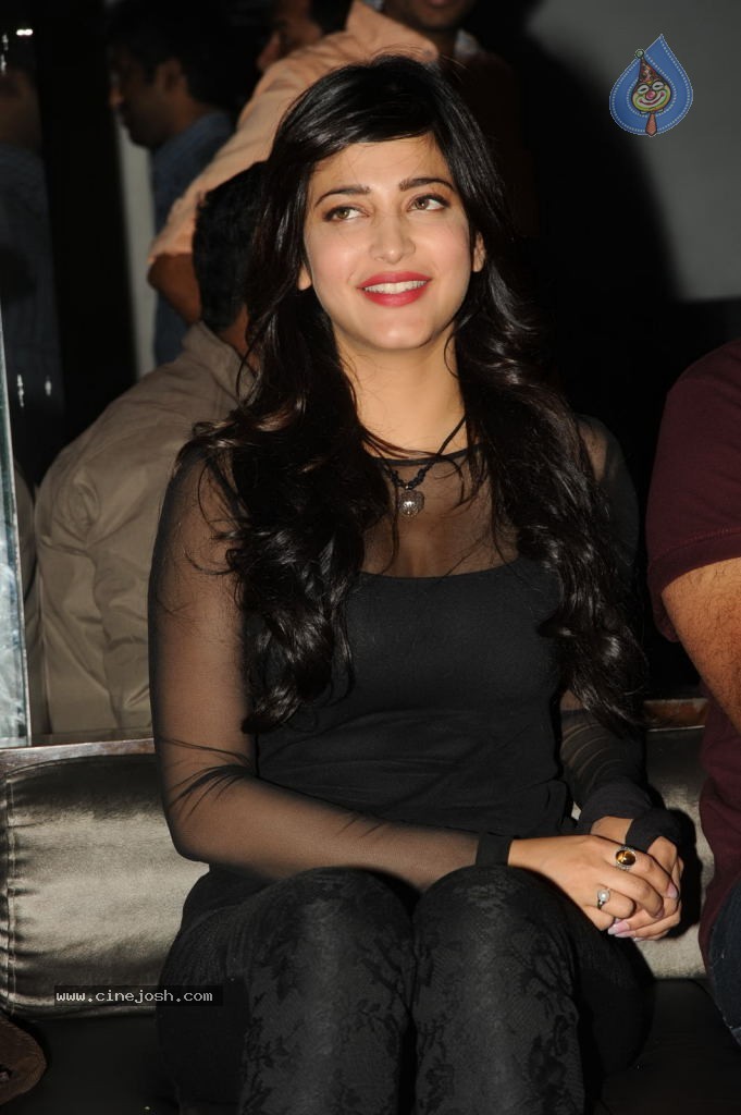 Shruti Hassan Pics - 54 / 55 photos