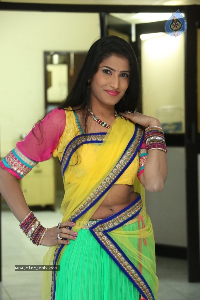 Shruti New Gallery - 6 / 86 photos