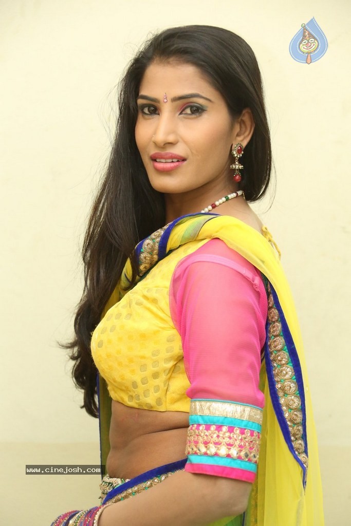 Shruti New Gallery - 7 / 86 photos