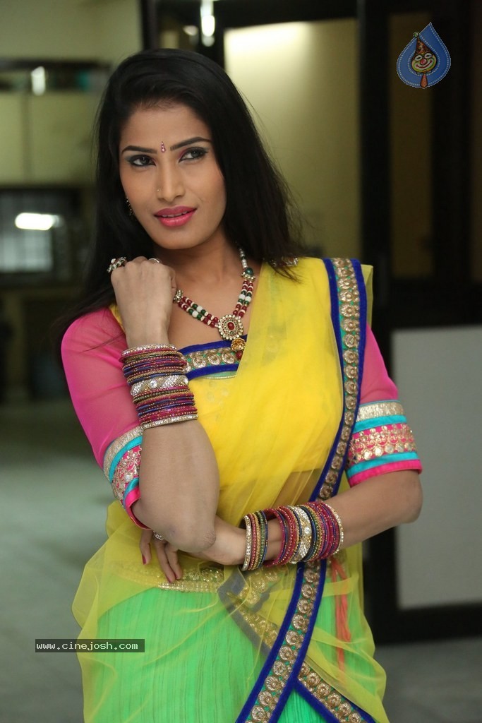 Shruti New Gallery - 15 / 86 photos