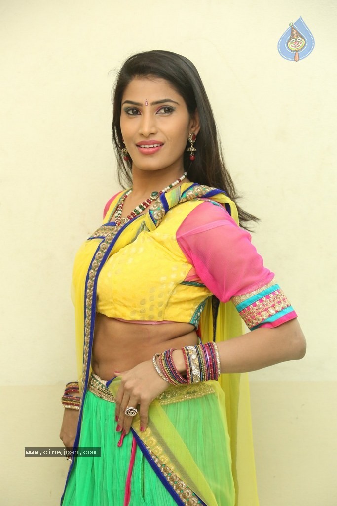 Shruti New Gallery - 29 / 86 photos