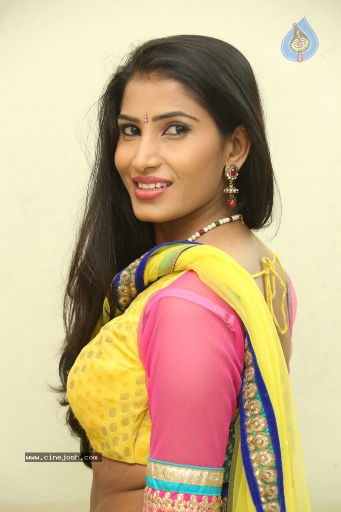 Shruti New Gallery - 46 / 86 photos